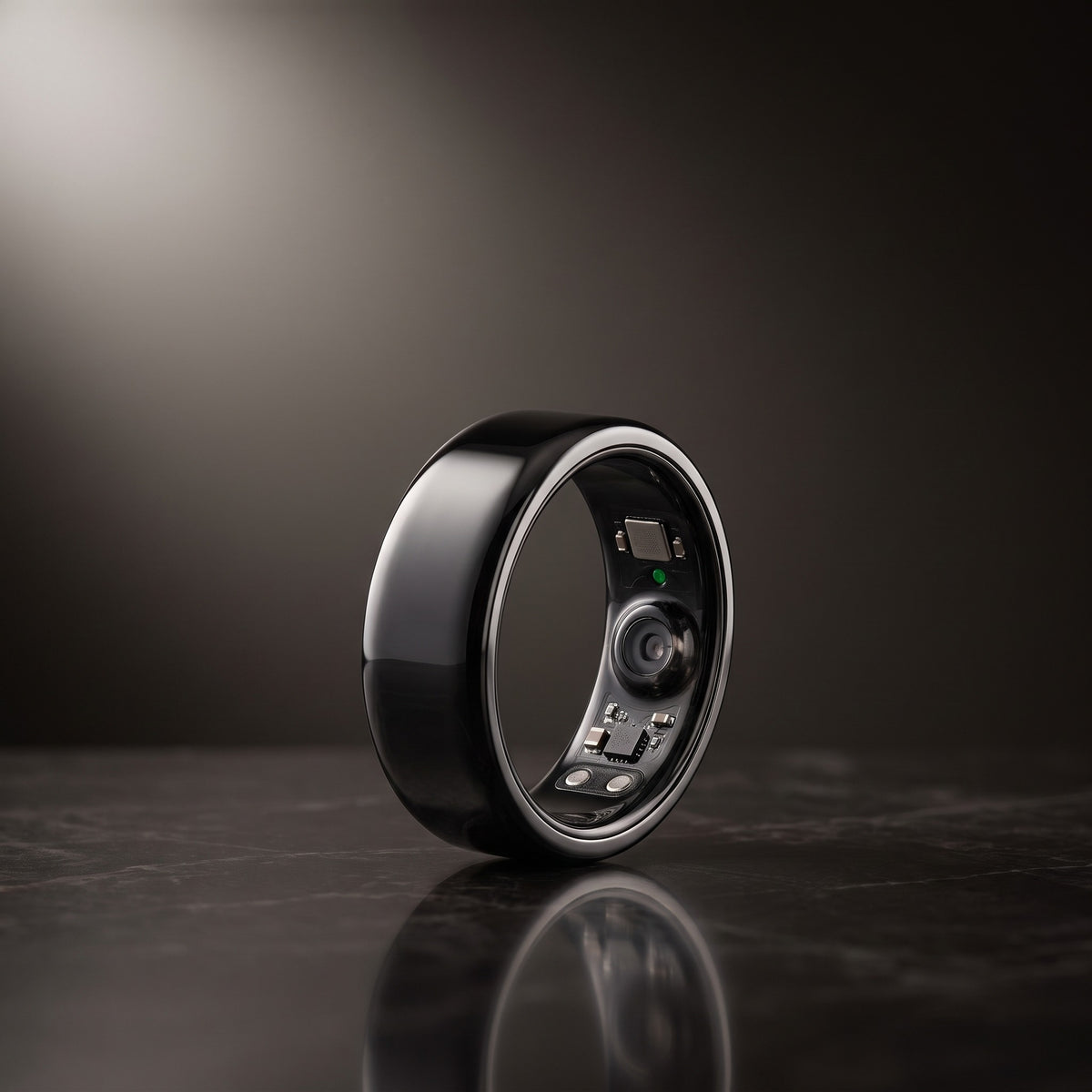 Nuvyra Smart Ring in Schwarz auf dunklem Marmor